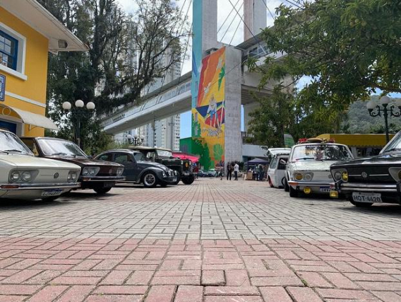 Praça do Pescador terá exposição de carros antigos neste domingo
