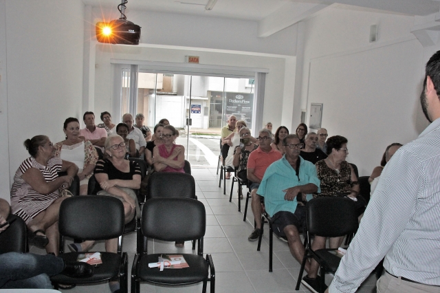 Servidores participam de atividades do Dia do Aposentado